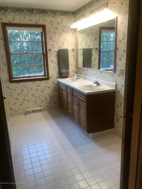 512 E Main St, Dewitt, MI 48820 photo 15