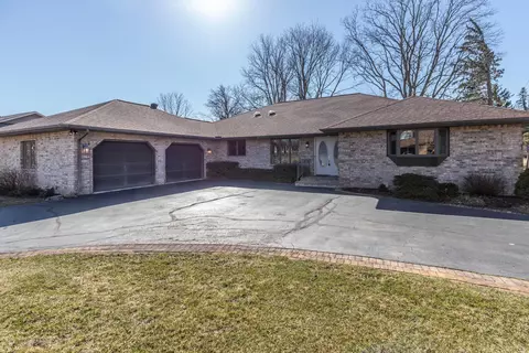 3232 E Broadmoor Dr, Lansing, MI 48906 photo 1