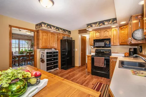 11701 S Wacousta Rd, Eagle, MI 48822 photo 7