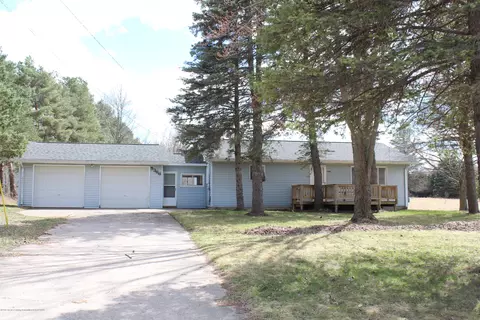 5366 Ann Dr, Bath, MI 48808 photo 2