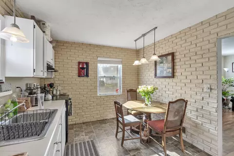 2209 Alpha St, Lansing, MI 48910 photo 9