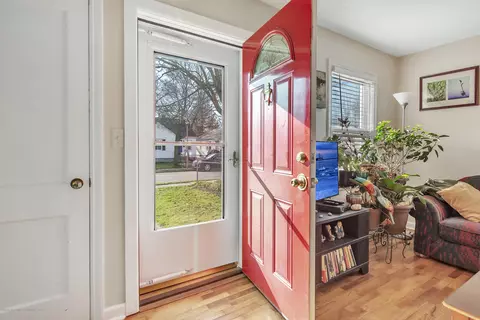 2209 Alpha St, Lansing, MI 48910 photo 4