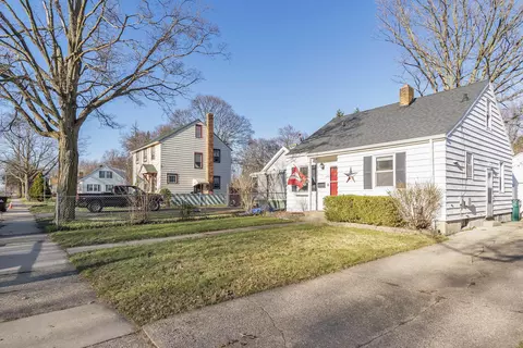 2209 Alpha St, Lansing, MI 48910 photo 3