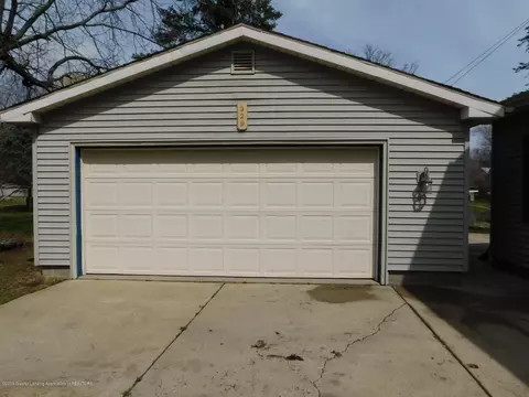 329 E Cherry St, Mason, MI 48854 photo 2