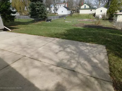 329 E Cherry St, Mason, MI 48854 photo 4