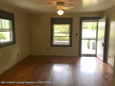 910 W Willow St, Lansing, MI 48915 photo 2