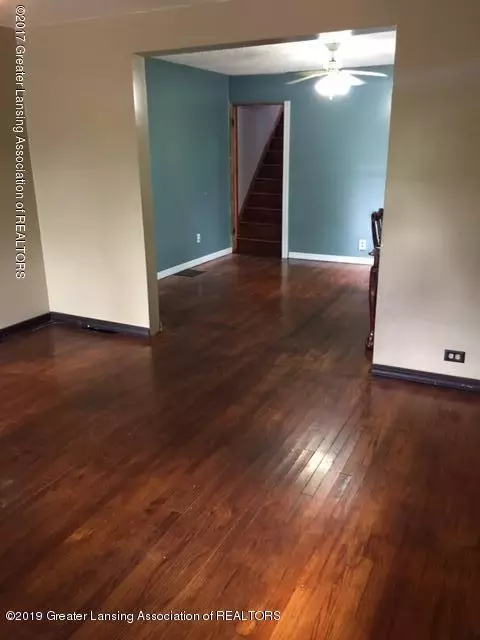 910 W Willow St, Lansing, MI 48915 photo 4