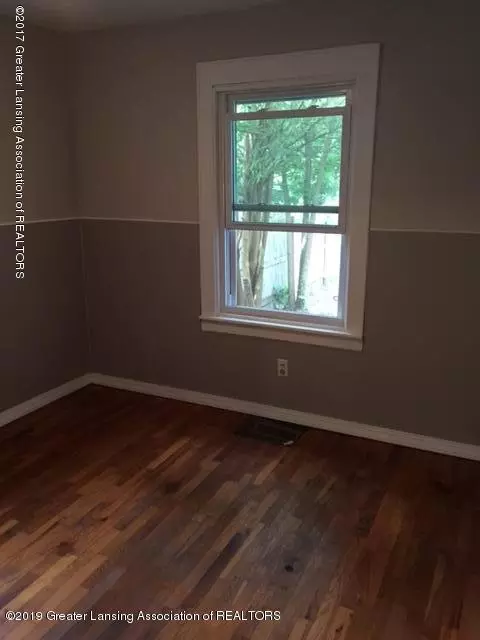 910 W Willow St, Lansing, MI 48915 photo 8
