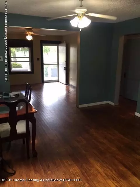 910 W Willow St, Lansing, MI 48915 photo 3