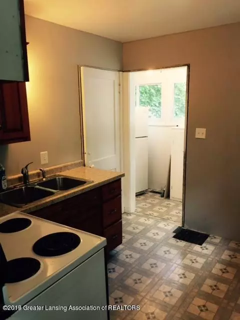 910 W Willow St, Lansing, MI 48915 photo 7