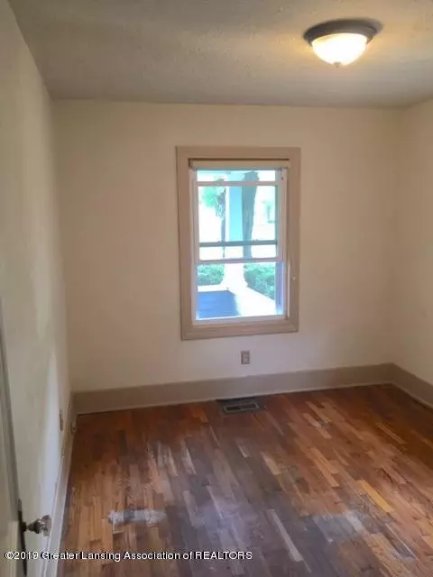 910 W Willow St, Lansing, MI 48915 photo 12