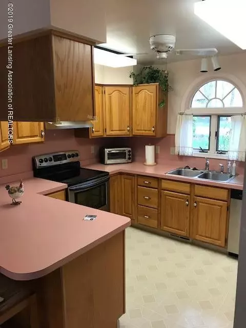 706 Larchmont St, Dewitt, MI 48820 photo 3