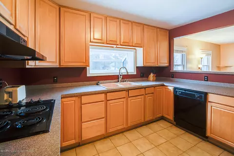 2000 Culver Ave, Lansing, MI 48906 photo 8