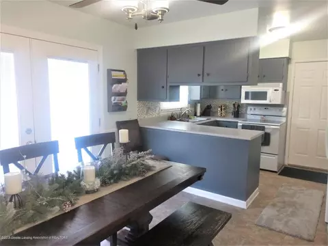 310 Iris Ave, Lansing, MI 48917 photo 9