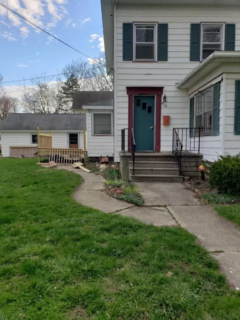 418 E Scott St, Grand Ledge, MI 48837 photo 2