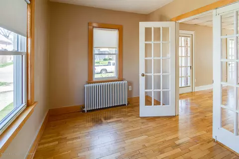 131 E Oak St, Mason, MI 48854 photo 2