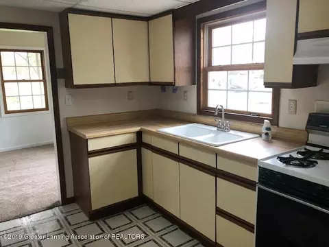 239 E Thomas St, Lansing, MI 48906 photo 2