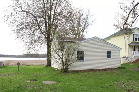 5886 Outer Dr, Bath, MI 48808 photo 2