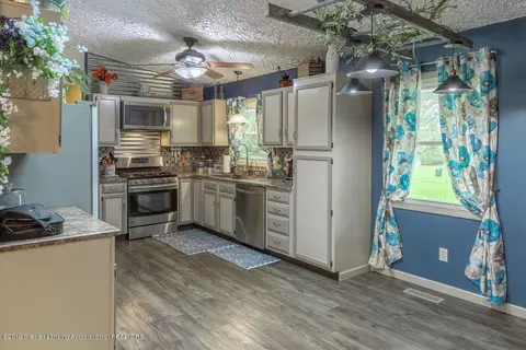 8220 W Howe Rd, Eagle, MI 48822 photo 9