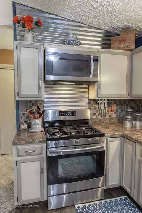 8220 W Howe Rd, Eagle, MI 48822 photo 7
