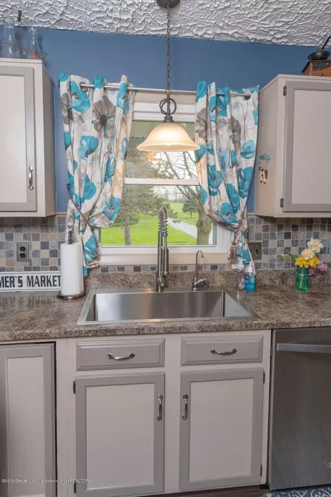 8220 W Howe Rd, Eagle, MI 48822 photo 6