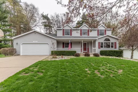 3948 White Pine Dr, Dewitt, MI 48820 photo 1