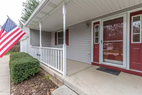 3948 White Pine Dr, Dewitt, MI 48820 photo 2