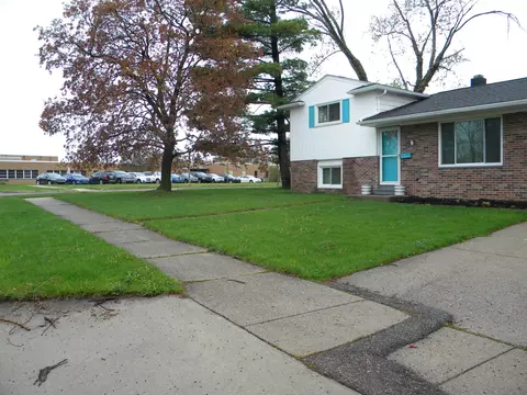 2305 Leon Ave, Lansing, MI 48906 photo 2