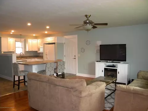 2305 Leon Ave, Lansing, MI 48906 photo 3