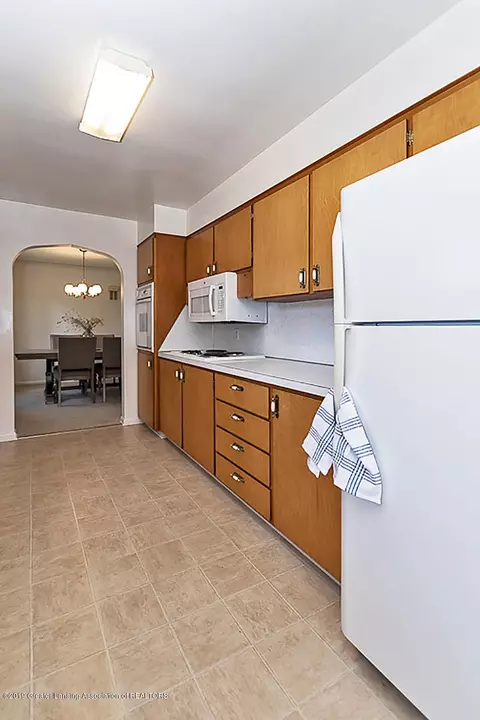 1207 Devonshire Ct, Owosso, MI 48867 photo 10