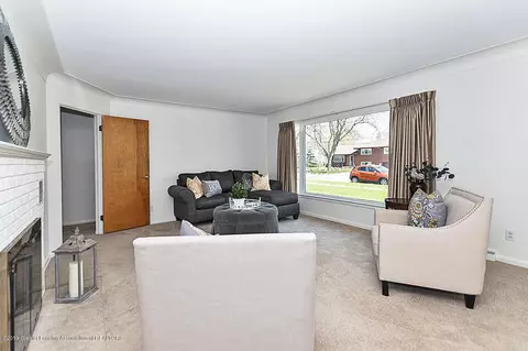 1207 Devonshire Ct, Owosso, MI 48867 photo 3