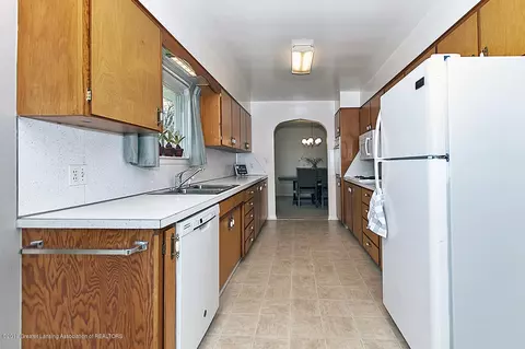 1207 Devonshire Ct, Owosso, MI 48867 photo 9