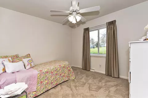 1207 Devonshire Ct, Owosso, MI 48867 photo 15