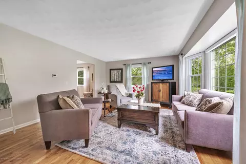 4237 Whitby Ln, Bath, MI 48808 photo 6