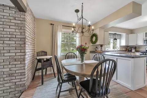 4237 Whitby Ln, Bath, MI 48808 photo 10