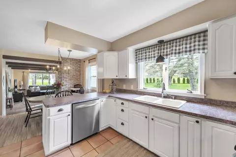 4237 Whitby Ln, Bath, MI 48808 photo 9