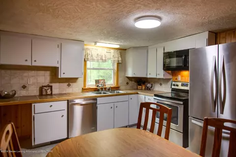 11673 Upton Rd, Bath, MI 48808 photo 5