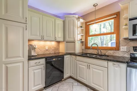 809 Birchwood, Dewitt, MI 48820 photo 4