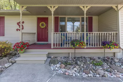 809 Birchwood, Dewitt, MI 48820 photo 2