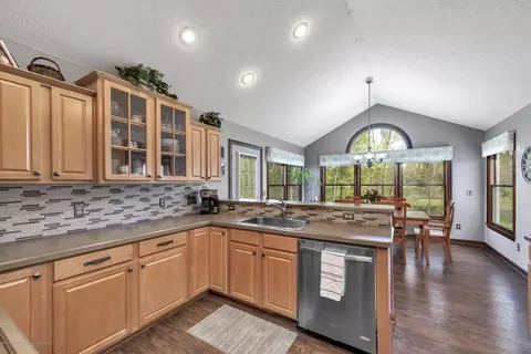 504 W Dill Dr, Dewitt, MI 48820 photo 14