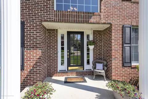 504 W Dill Dr, Dewitt, MI 48820 photo 2