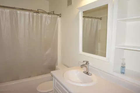 500 Sprucewood Ave, Lansing, MI 48910 photo 11