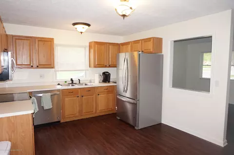 500 Sprucewood Ave, Lansing, MI 48910 photo 4