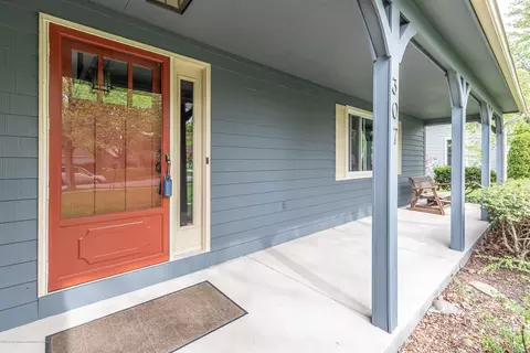 307 Westbrook Dr, Dewitt, MI 48820 photo 2