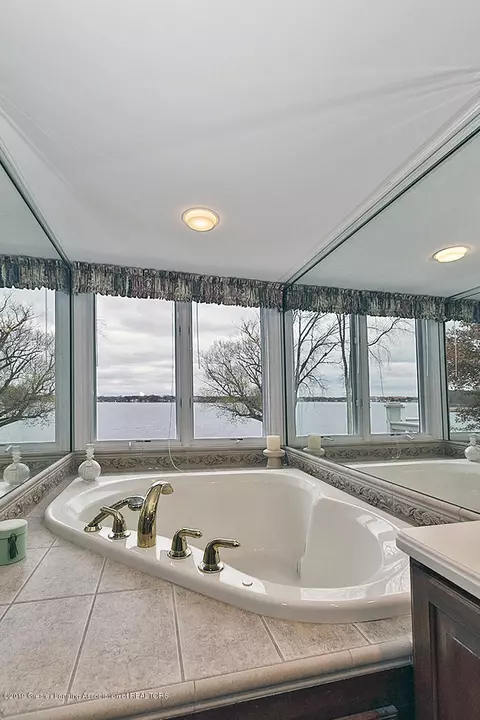 1340 Hickory Is, Haslett, MI 48840 photo 30