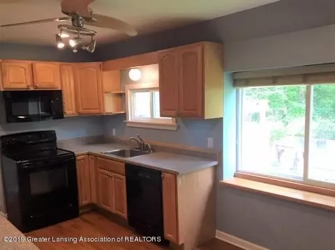 1802 Ada St, Lansing, MI 48910 photo 5