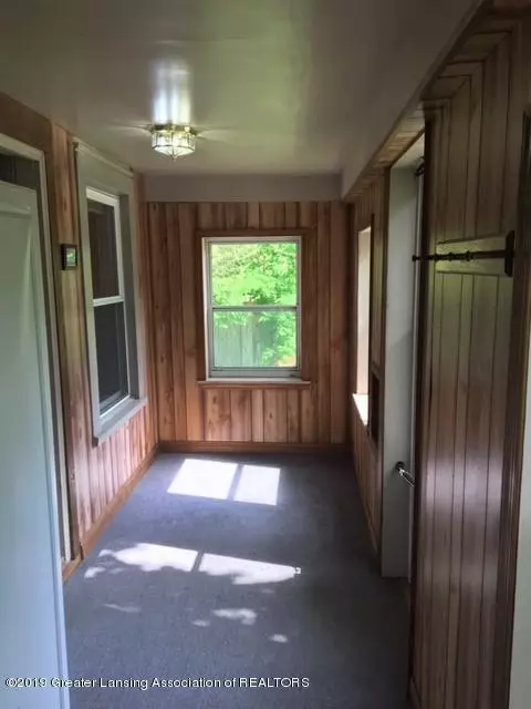 1802 Ada St, Lansing, MI 48910 photo 2
