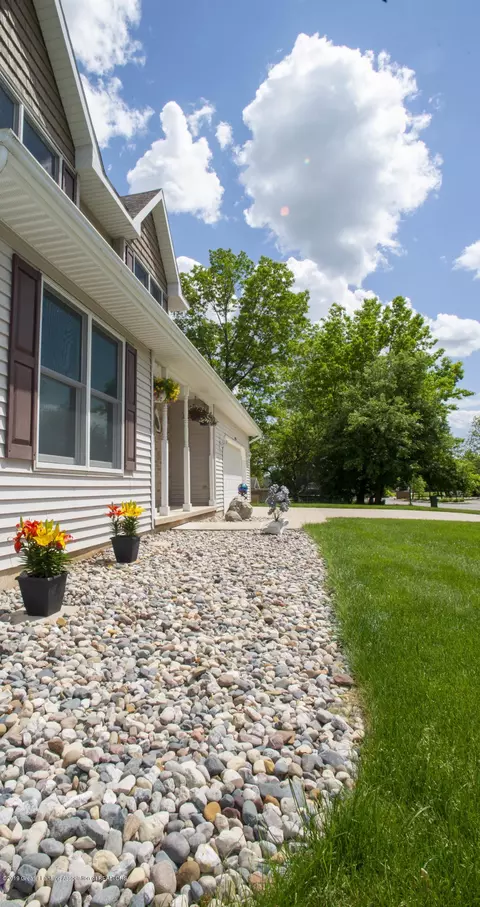 12543 Burlingame Dr, Dewitt, MI 48820 photo 4