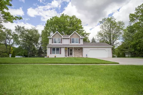 12543 Burlingame Dr, Dewitt, MI 48820 photo 2