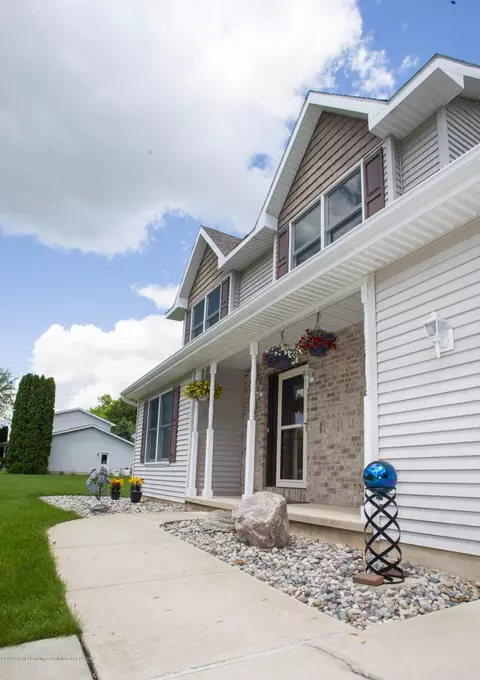 12543 Burlingame Dr, Dewitt, MI 48820 photo 3